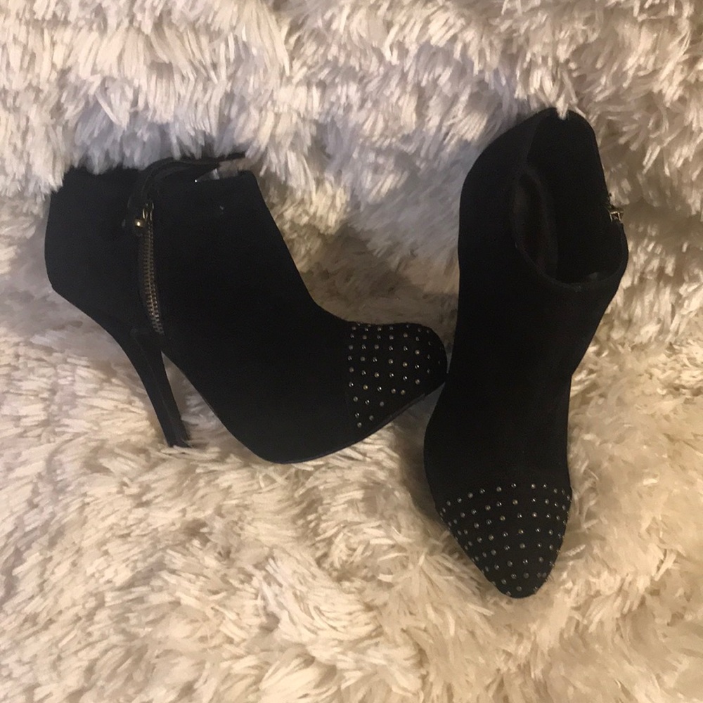 Shoedazzle booties suede Black
